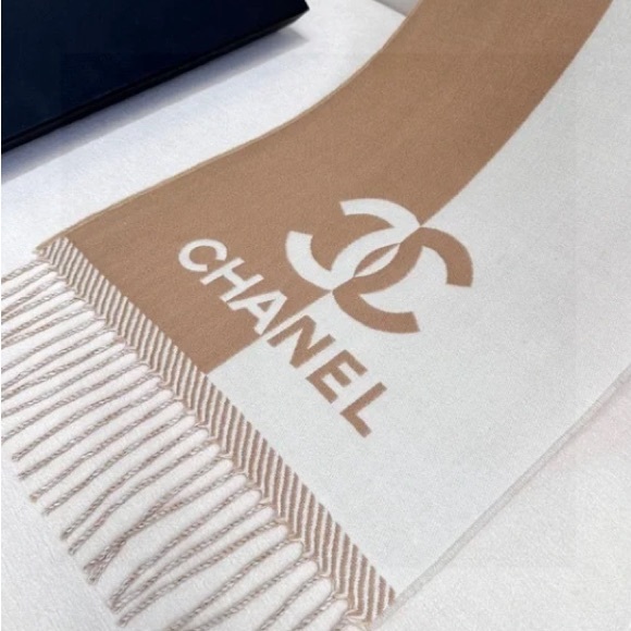 Beige and White Scarf - Picture 3 of 5